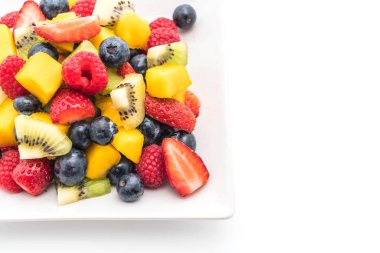 karışık taze meyve (çilek, ahududu, yaban mersini, kivi, mang