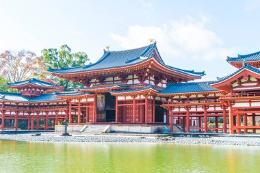 Güzel mimari Byodo içinde Kyoto tapınakta.