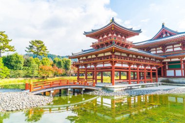 Güzel mimari Byodo içinde Kyoto tapınakta.