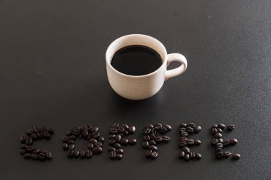 Kahve fincanı ve fasulye