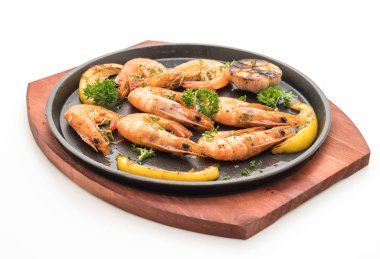 Sarımsaklı ve limonlu kızarmış karides.