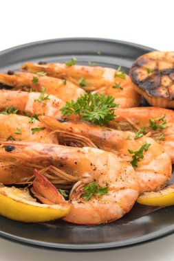 Sarımsaklı ve limonlu kızarmış karides.