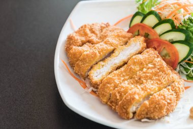 sebze soslu kızarmış pirzola domuz eti