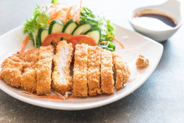 sebze soslu kızarmış pirzola domuz eti