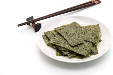 beyaz üzerine kurutulmuş yosun