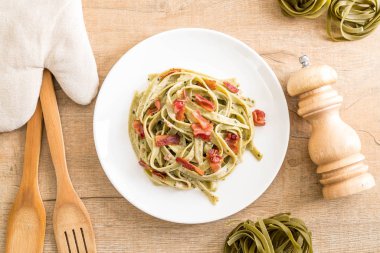ıspanak fettuccini makarna pastırma ile