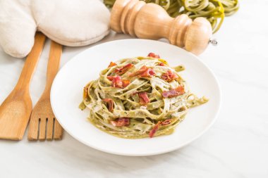 ıspanak fettuccini makarna pastırma ile