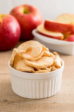 Kurutulmuş elma cips
