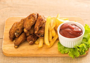 Kızarmış tavuk kanadı.