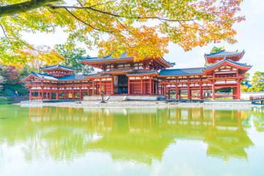 Güzel mimari Byodo içinde Kyoto tapınakta.