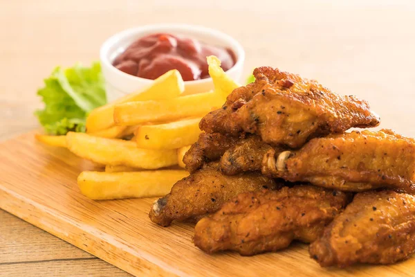 Kızarmış tavuk kanadı.