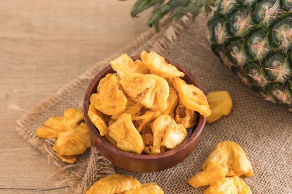 dried pineapple crispy chips