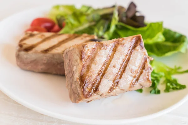 Tuna biftek salatası ile