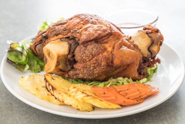 Gevrek domuz knuckle veya Alman domuz Hocks