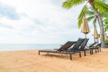 Güzel tropikal okyanus ya da deniz ve kum plaj 