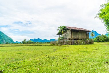  Vang Vieng alanlarda eski ev