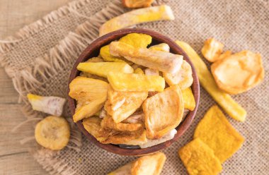 meyve yongaları karıştırın