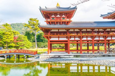 Güzel mimari Byodo içinde Kyoto tapınakta.