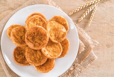 kurutulmuş rendelenmiş domuz etinin pirinç kraker