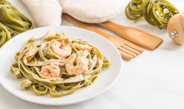 Karidesli ıspanak fettuccini makarna