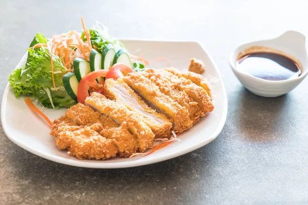 Chuleta frita de cerdo con verduras —  Fotos de Stock