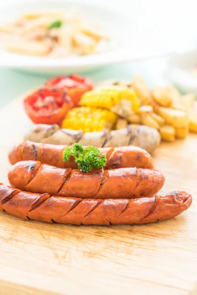 ızgara sosis mix sebze ve patates kızartması ile