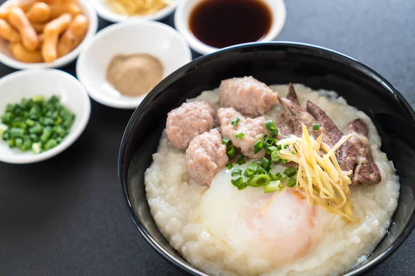 domuz eti ve yumurta ile pirinç lapası