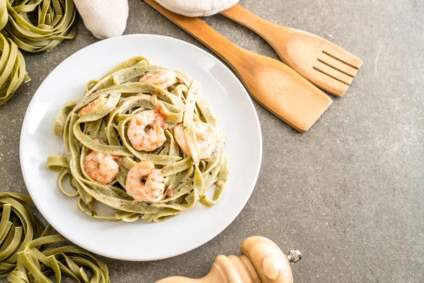 Karidesli ıspanak fettuccini makarna