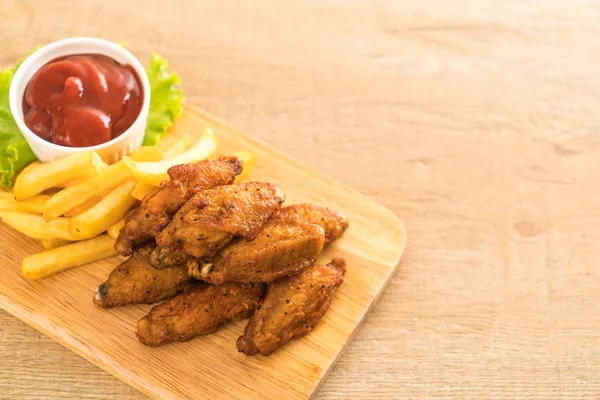 Kızarmış tavuk kanadı.