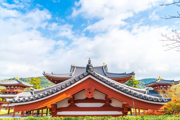 Güzel mimari Byodo içinde Kyoto tapınakta.