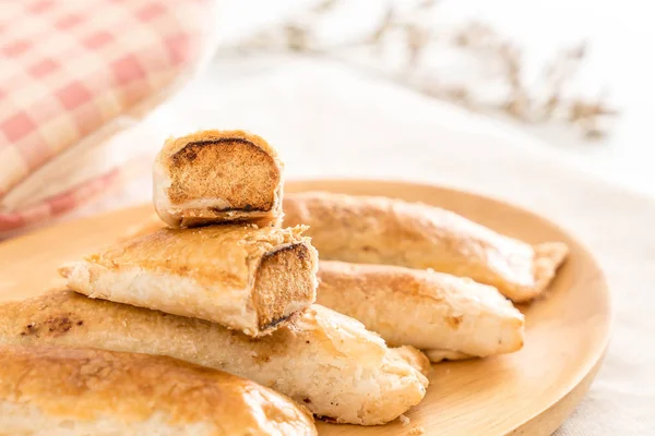 turta kurutulmuş rendelenmiş domuz ile sopa