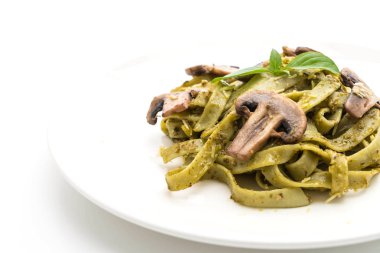 Mantarlı ıspanak fettuccine