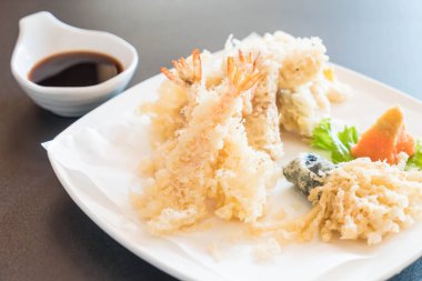 kızarmış karides (tempura)