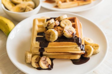 çikolata ile muz gözleme