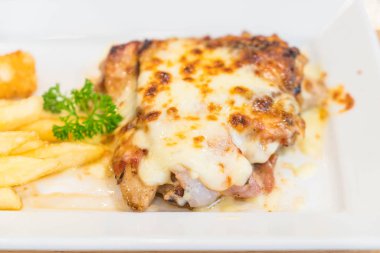 tavuk ve domuz eti biftek