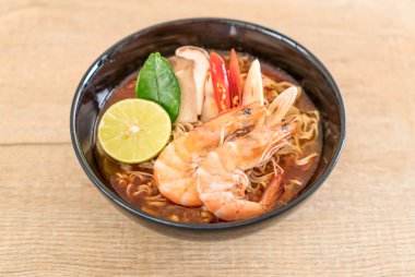 Karidesli baharatlı hazır şehriye çorbası.