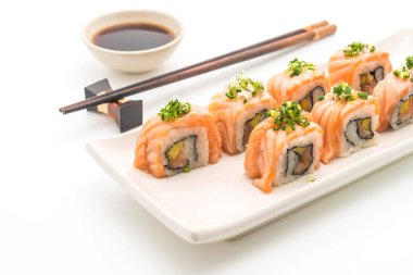 ızgara somon suşi roll - Japon gıda tarzı