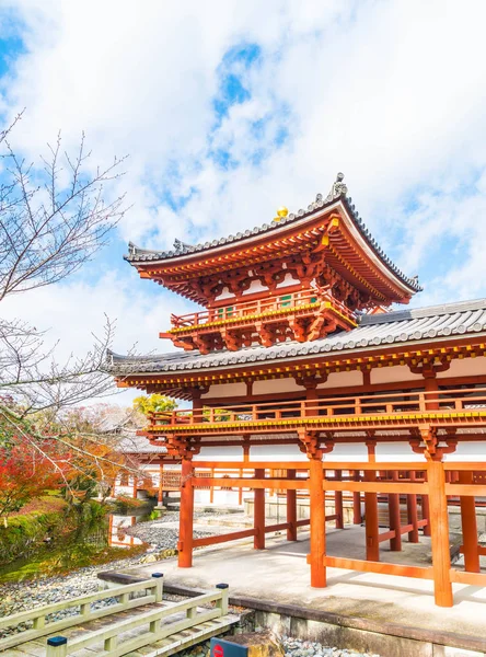 Güzel mimari Byodo içinde Kyoto tapınakta.