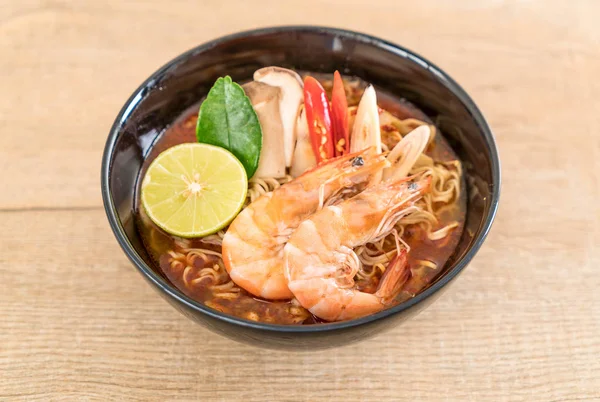 Karidesli baharatlı hazır şehriye çorbası.