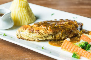 tavuk biftek patates püresi ile