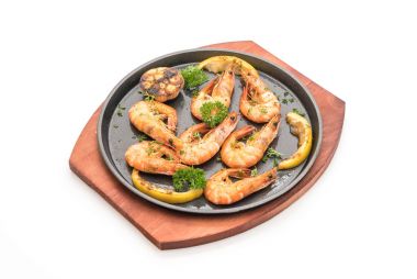 Sarımsaklı ve limonlu kızarmış karides.