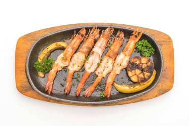 Sarımsaklı ve limonlu kızarmış karides.