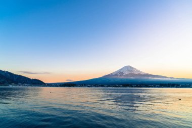 Dağ Fuji San Kawaguchiko Gölü.