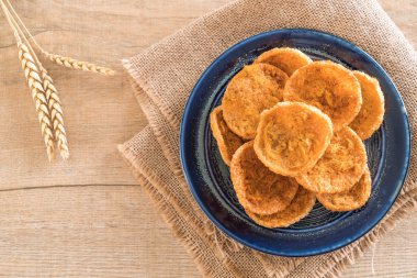 kurutulmuş rendelenmiş domuz etinin pirinç kraker
