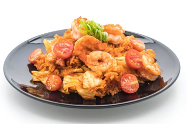 Kore baharatlı sos ve karides kızarmış pilav