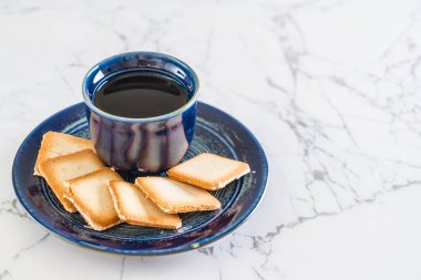 çay bisküvi ile
