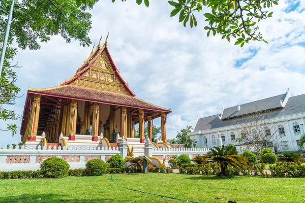 Belle architecture au temple Haw Phra Kaew — Photo