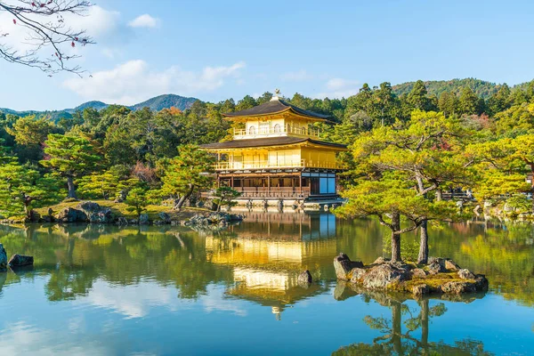 Bella architettura al Tempio Kinkakuji (Il Padiglione d'Oro ) — Foto Stock