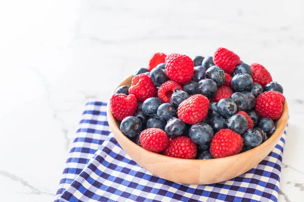 taze yaban mersini ve rasberry 