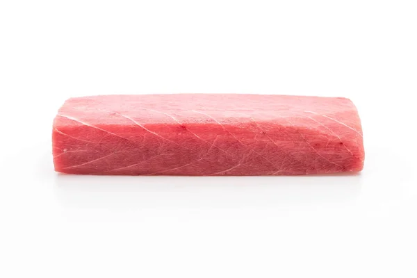 Frischer Thunfisch auf weißem — Stockfoto